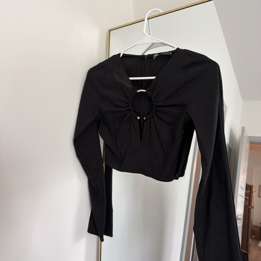 Zara Black Long-Sleeve Ring Cutout Crop Top